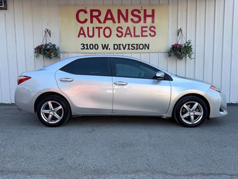 Used 2017 Toyota Corolla LE FWD image 5