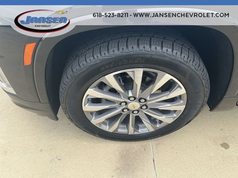 Used 2023 Chevrolet Traverse Premier FWD image 33