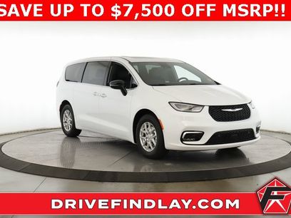 New 2026 Chrysler Pacifica Select