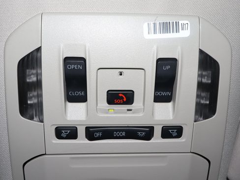 Used 2024 Toyota Highlander XLE image 32