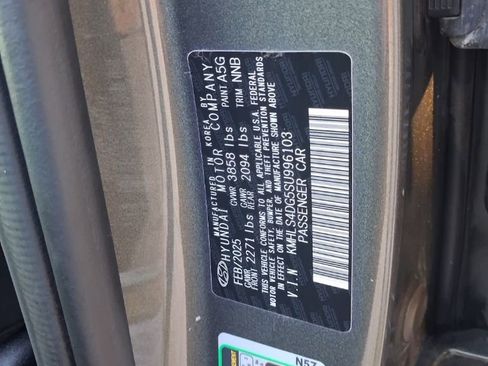 Used 2025 Hyundai Elantra SEL FWD image 3