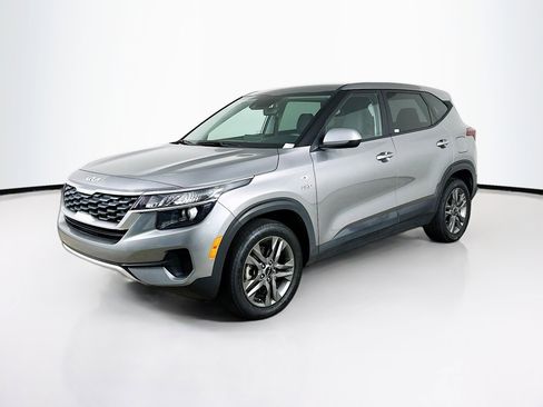 Used 2023 Kia Seltos LX image 3