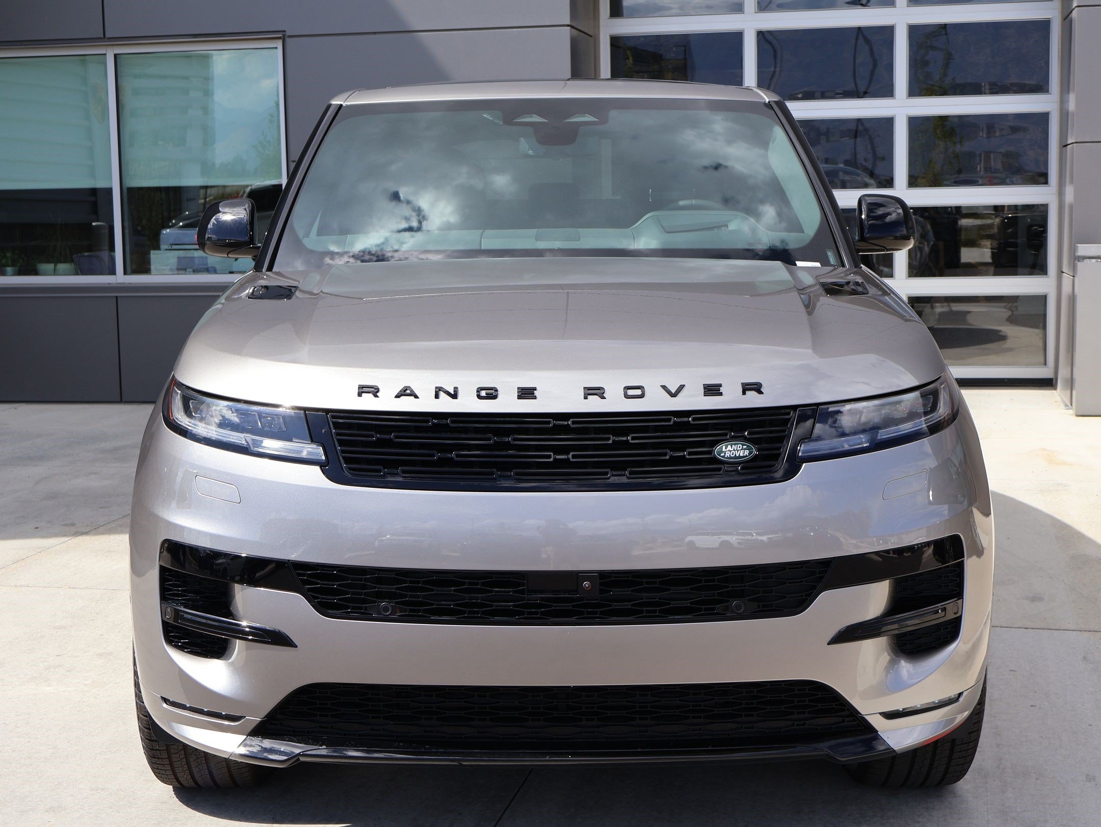 New 2026 Land Rover Range Rover Sport Dynamic SE AWD/4WD image 2