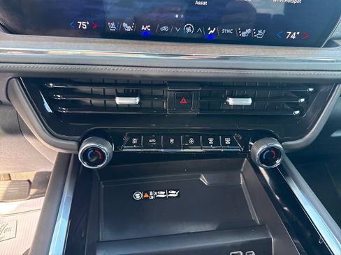 Used 2025 Chevrolet Tahoe High Country AWD/4WD image 23