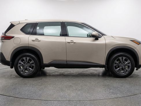 Used 2025 Nissan Rogue SV image 11