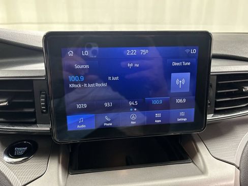 Used 2022 Ford Explorer XLT w/ Equipment Group 202A AWD/4WD image 14