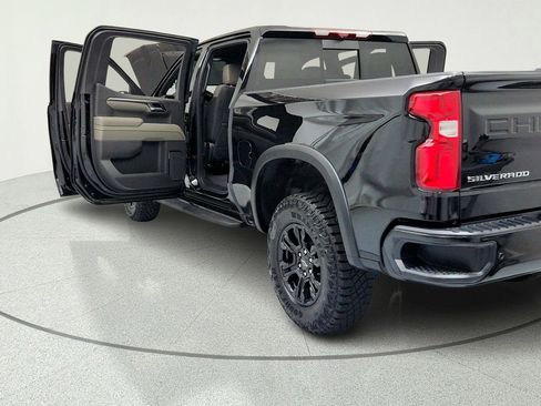 Used 2025 Chevrolet Silverado 1500 ZR2 w/ Technology Package AWD/4WD image 11