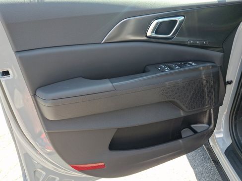 New 2026 Kia Carnival SX w/ SX Dark Edition Package FWD image 8