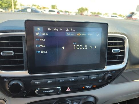 Used 2025 Hyundai Venue SEL FWD image 19
