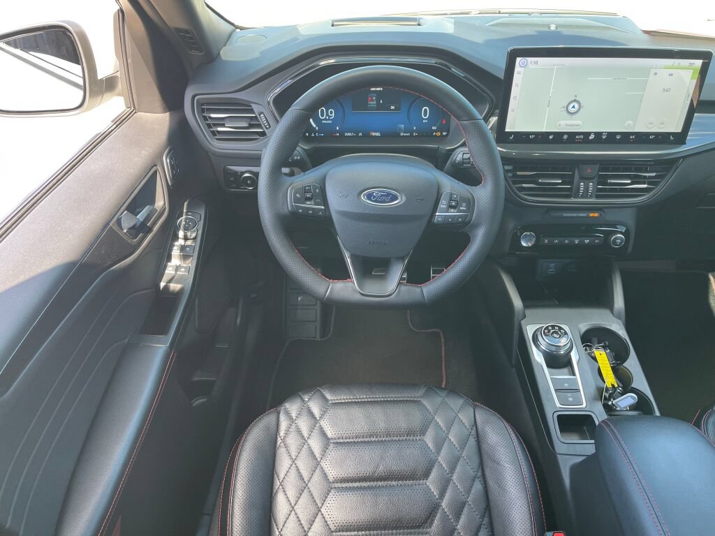 Used 2023 Ford Escape ST-Line Elite w/ Premium Technology Package AWD/4WD image 2