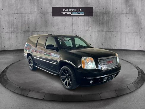 Used 2014 GMC Yukon XL Denali image 1