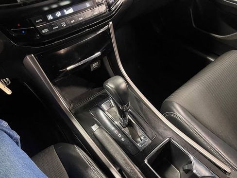 Used 2017 Honda Accord Sport image 29