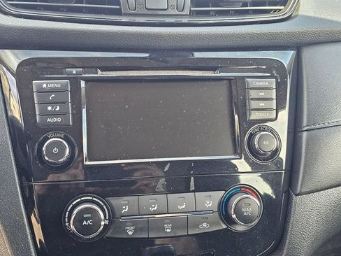 Used 2019 Nissan Rogue S FWD image 27