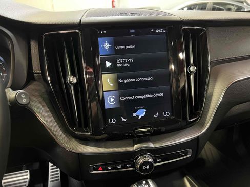 Used 2020 Volvo XC60 T5 R-Design image 9