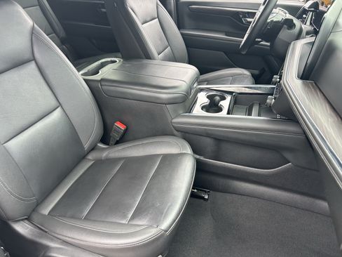 Used 2025 Chevrolet Tahoe LT RWD image 11
