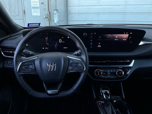 Used 2025 Buick Envista Sport Touring image 13