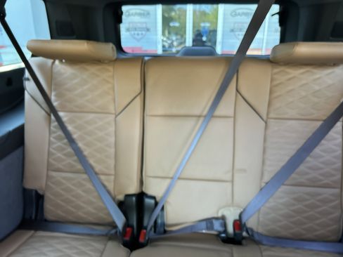 Used 2024 Cadillac Escalade ESV Premium Luxury w/ Performance Package image 20