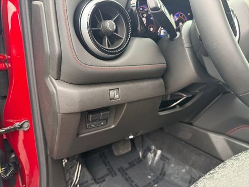 Used 2025 Chevrolet Colorado Z71 w/ Technology Package AWD/4WD image 19
