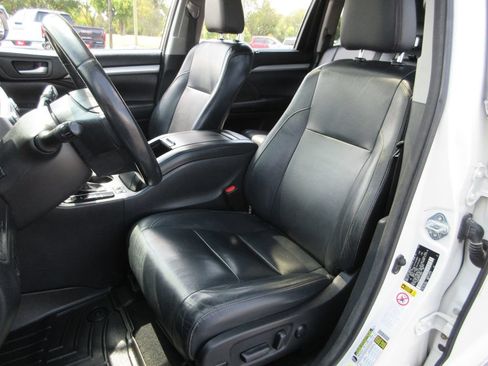 Used 2015 Toyota Highlander XLE AWD/4WD image 20