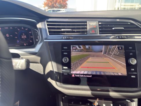 Used 2022 Volkswagen Tiguan SEL R-Line image 11