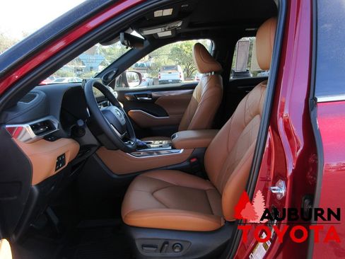 New 2026 Toyota Highlander Platinum image 12