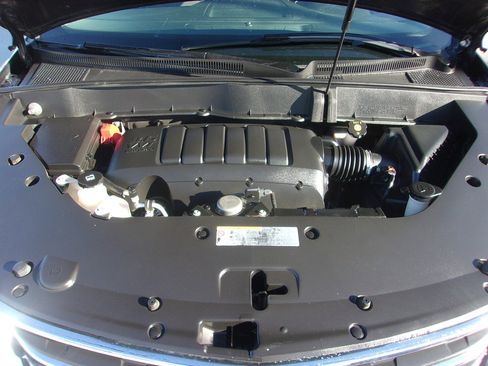 Used 2017 Chevrolet Traverse LT image 24