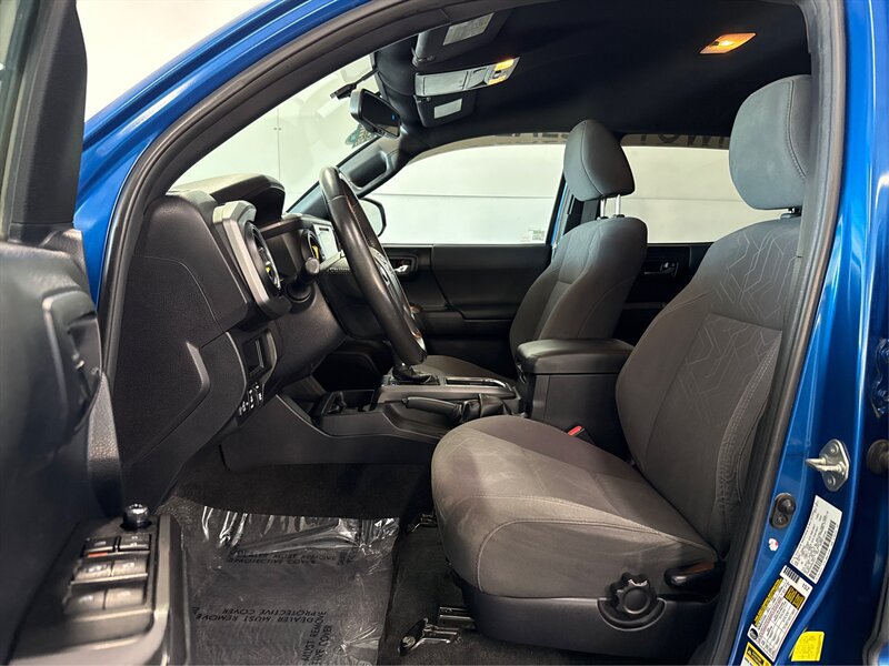 Used 2017 Toyota Tacoma TRD Sport w/ Tow Package RWD image 9
