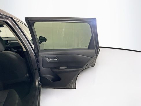 Used 2025 Nissan Rogue SV FWD image 29