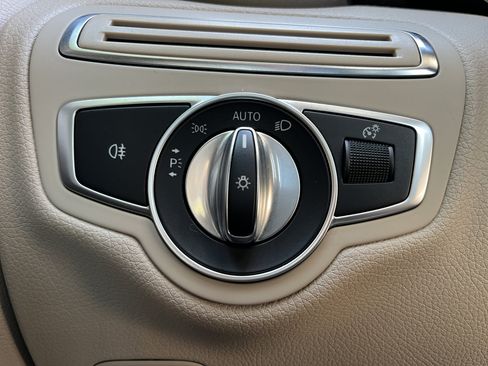 Used 2019 Mercedes-Benz C 300 Sedan image 23