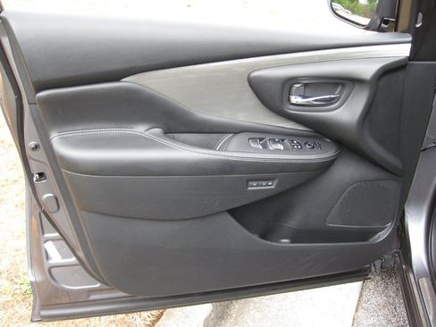 Used 2017 Nissan Murano Platinum w/ Platinum Technology Package FWD image 10