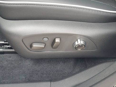 Used 2025 Buick Enclave Avenir FWD image 16