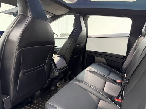 Used 2024 Tesla Cybertruck AWD Crew Cab image 16