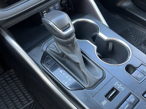 Used 2022 Toyota Highlander XLE image 34