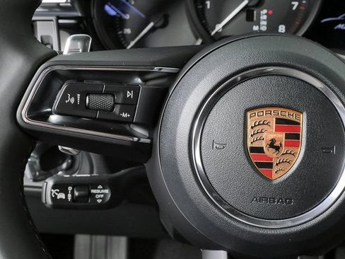 Used 2026 Porsche Macan AWD/4WD image 11