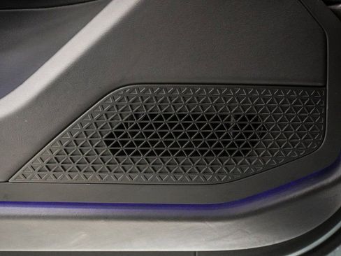 Used 2023 BMW 760i xDrive w/ Executive Package image 28