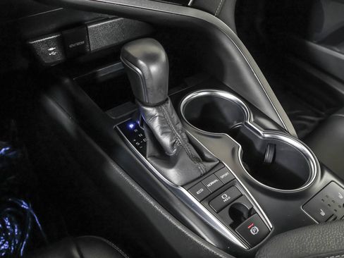 Used 2018 Toyota Camry XSE image 31