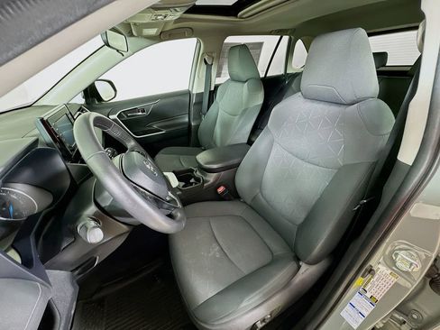 Used 2021 Toyota RAV4 XLE w/ Convenience Package AWD/4WD image 12