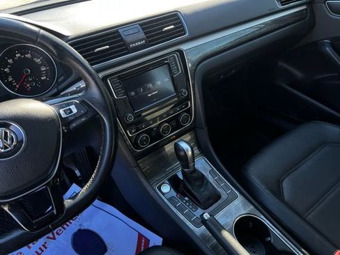Used 2018 Volkswagen Passat 2.0T SE FWD image 36