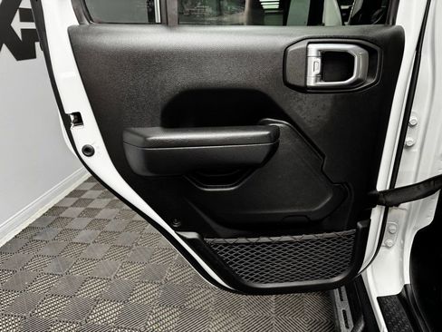 Used 2022 Jeep Gladiator Willys image 42