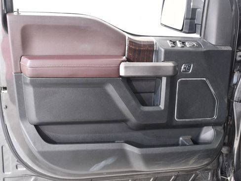 Used 2017 Ford F150 Platinum w/ Equipment Group 701A Luxury AWD/4WD image 25