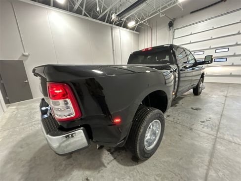 Used 2024 RAM 3500 Tradesman w/ Chrome Appearance Group image 6