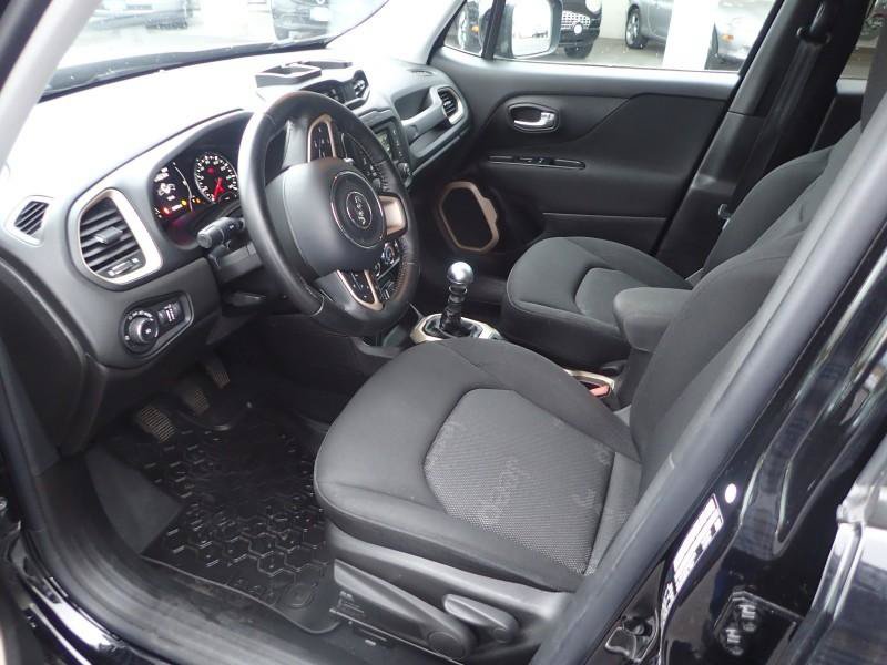 Used 2016 Jeep Renegade Latitude FWD image 9