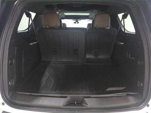 Used 2022 Chevrolet Suburban High Country RWD image 11