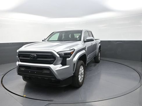 Used 2025 Toyota Tacoma SR5 AWD/4WD image 37