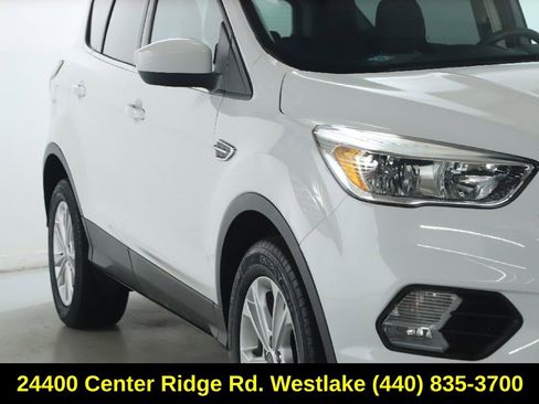 Used 2018 Ford Escape SE w/ Ford Safe & Smart Package image 9