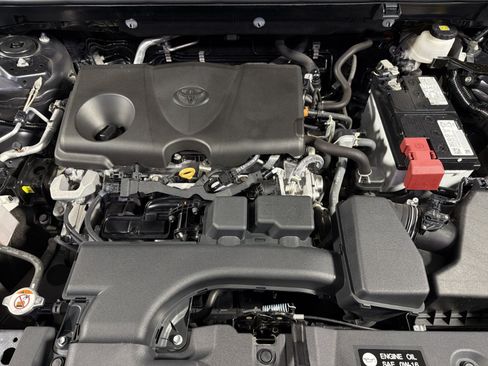 Used 2023 Toyota RAV4 LE AWD/4WD image 28