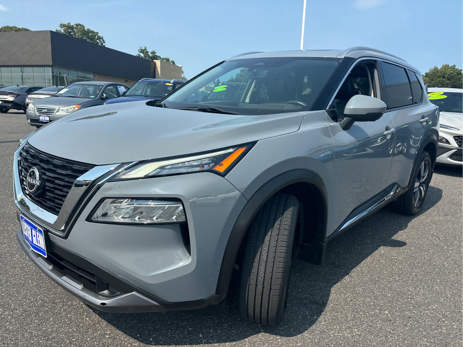 Used 2023 Nissan Rogue SL AWD/4WD image 4