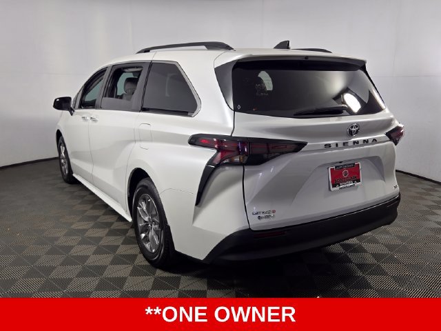 Used 2026 Toyota Sienna XLE FWD image 6