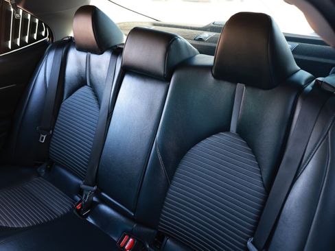 Used 2018 Toyota Camry SE w/ Audio Package image 13