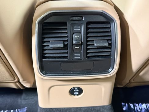 Used 2025 Porsche Macan image 20